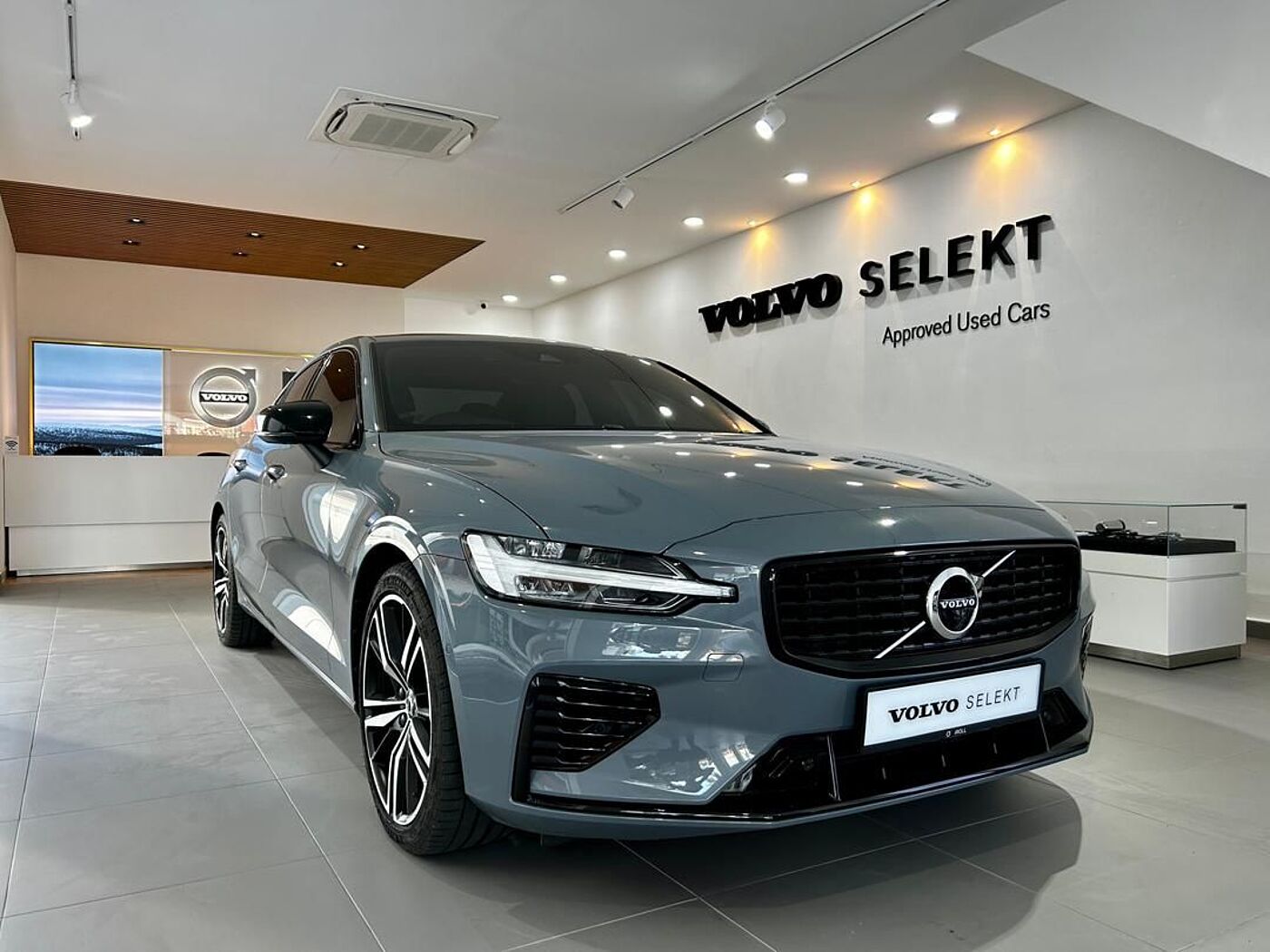 Volvo  S60 Recharge R-Design, T8