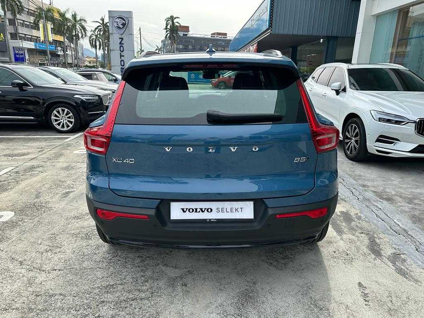Volvo  XC40 Utlimate, B5 , Petrol, Dark