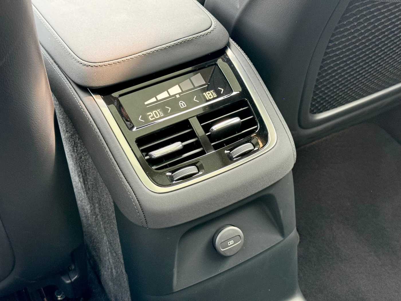 Volvo  XC90 Ultra, T8 AWD Plug-in hybrid, Electric/Petrol, Bright, 7 Seats