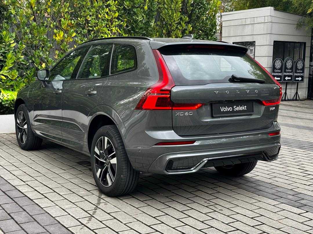 Volvo  XC60 Ultra, T8 AWD Plug-in hybrid, Electric/Petrol, Dark