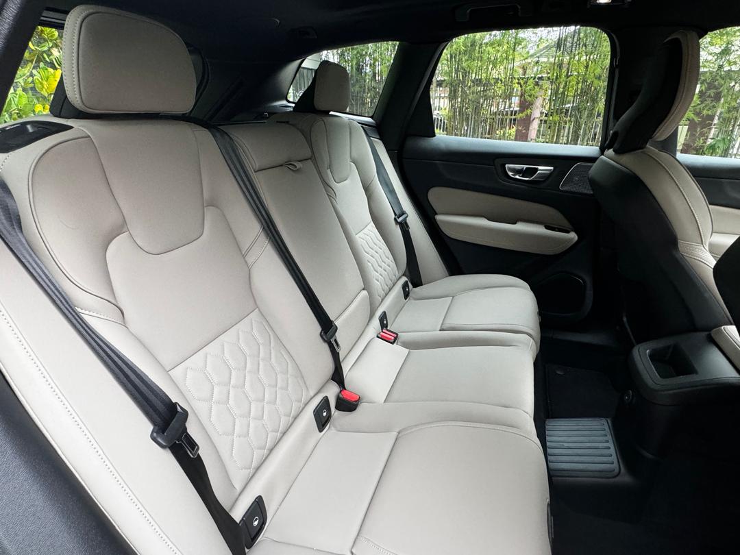 Volvo  XC60 Ultra, T8 AWD Plug-in hybrid, Electric/Petrol, Dark