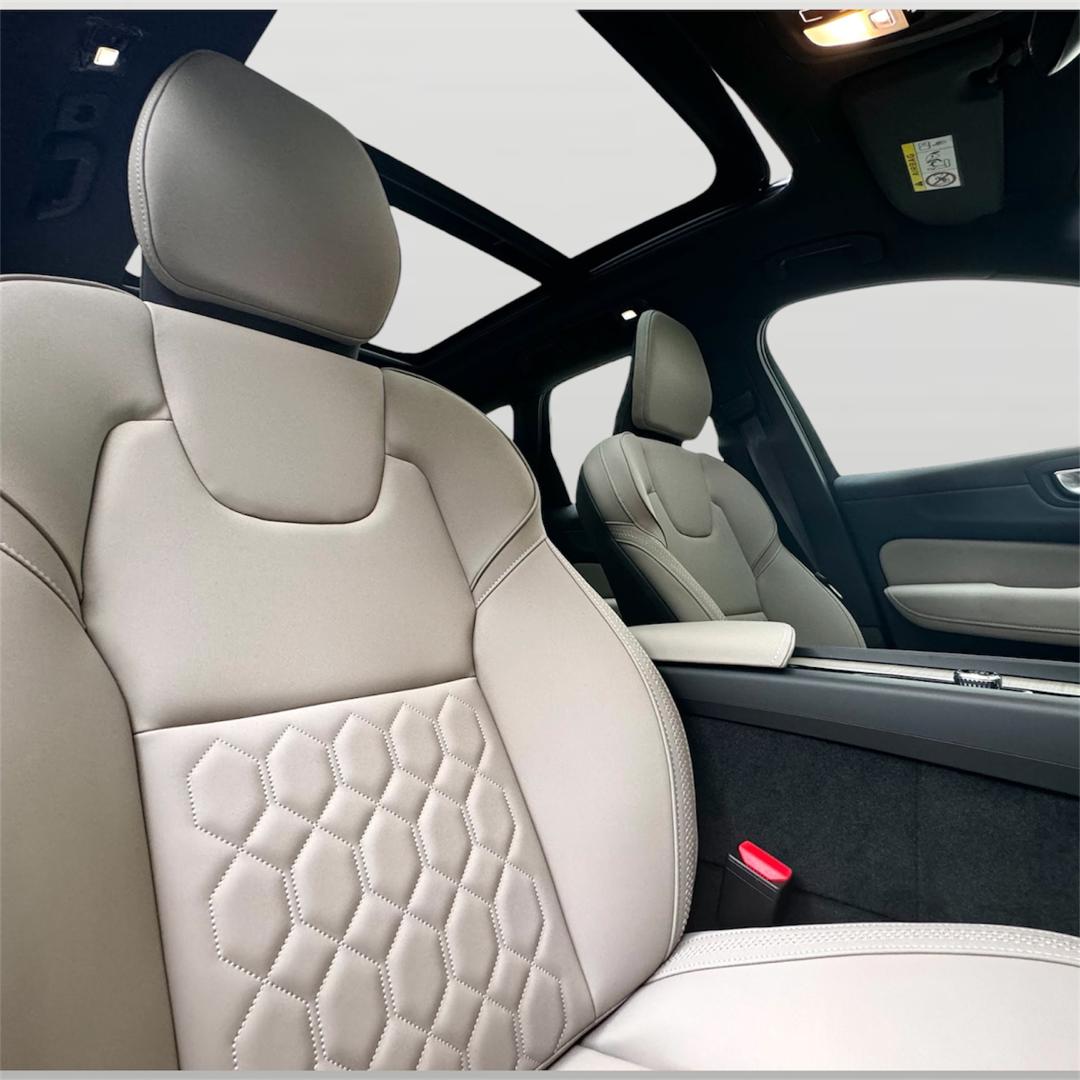 Volvo  XC60 Ultra, T8 AWD Plug-in hybrid, Electric/Petrol, Dark