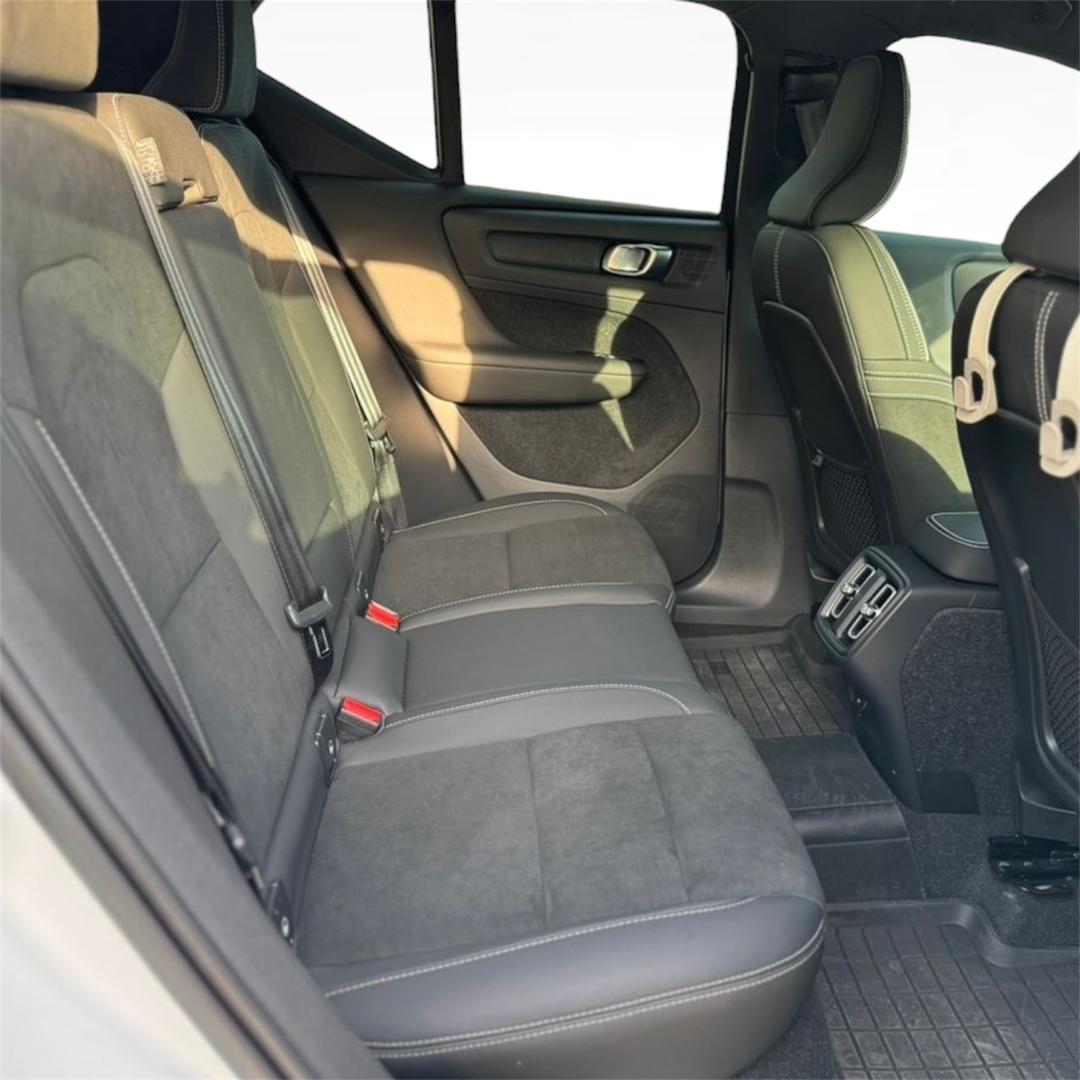 Volvo  XC40 Plus, B5 AWD Mild hybrid, Petrol, Dark