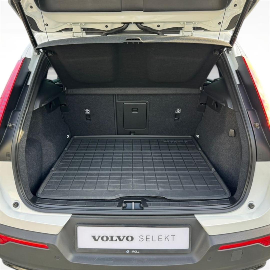 Volvo  XC40 Plus, B5 AWD Mild hybrid, Petrol, Dark