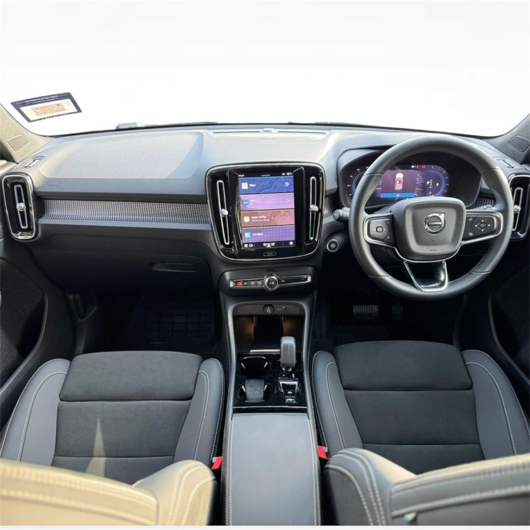 Volvo  XC40 Plus, B5 AWD Mild hybrid, Petrol, Dark