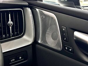 Volvo  XC60 Ultra, T8 AWD Plug-in hybrid, Electric/Petrol, Dark