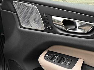 Volvo  XC60 Ultra, T8 AWD Plug-in hybrid, Electric/Petrol, Dark