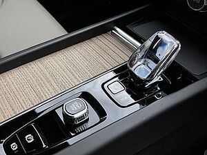 Volvo  XC60 Ultra, T8 AWD Plug-in hybrid, Electric/Petrol, Dark