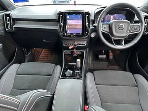 Volvo XC40 Plus, B5 AWD Mild hybrid, Petrol, Dark