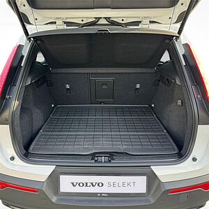 Volvo  XC40 Plus, B5 AWD Mild hybrid, Petrol, Dark