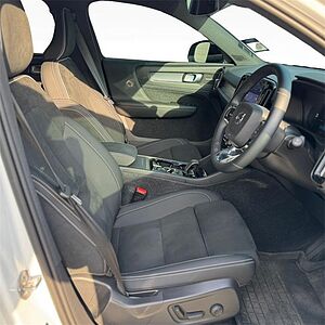 Volvo  XC40 Plus, B5 AWD Mild hybrid, Petrol, Dark