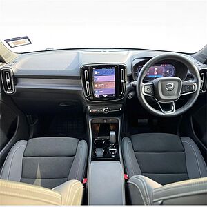 Volvo  XC40 Plus, B5 AWD Mild hybrid, Petrol, Dark