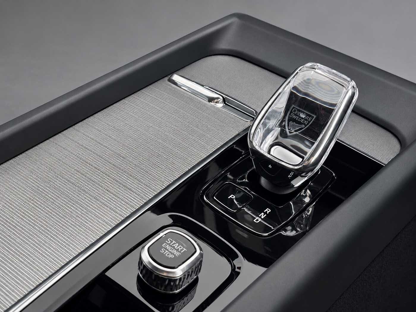 Volvo XC60 Ultra, T8 AWD Plug-in hybrid, Electric/Petrol, Dark