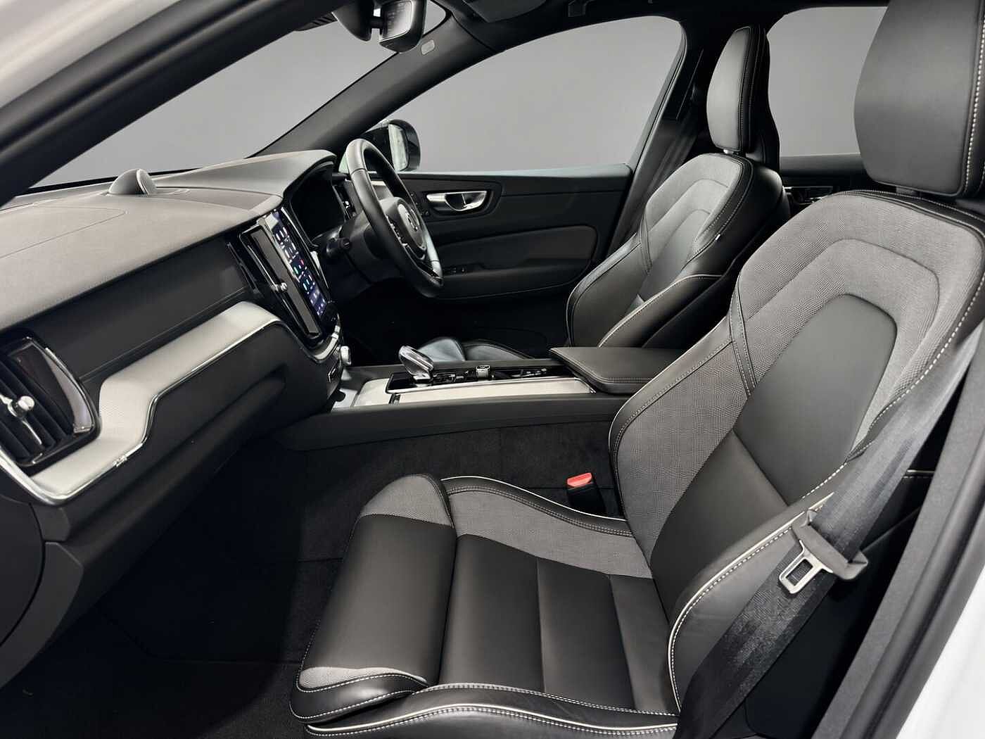 Volvo XC60 Ultra, T8 AWD Plug-in hybrid, Electric/Petrol, Dark
