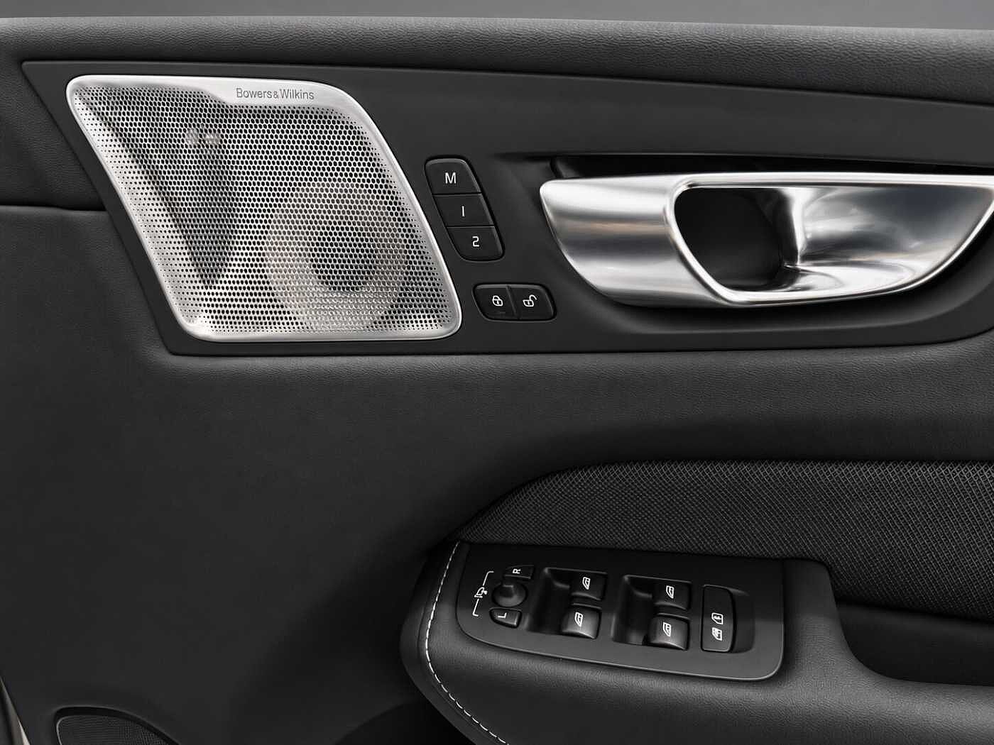 Volvo XC60 Ultra, T8 AWD Plug-in hybrid, Electric/Petrol, Dark