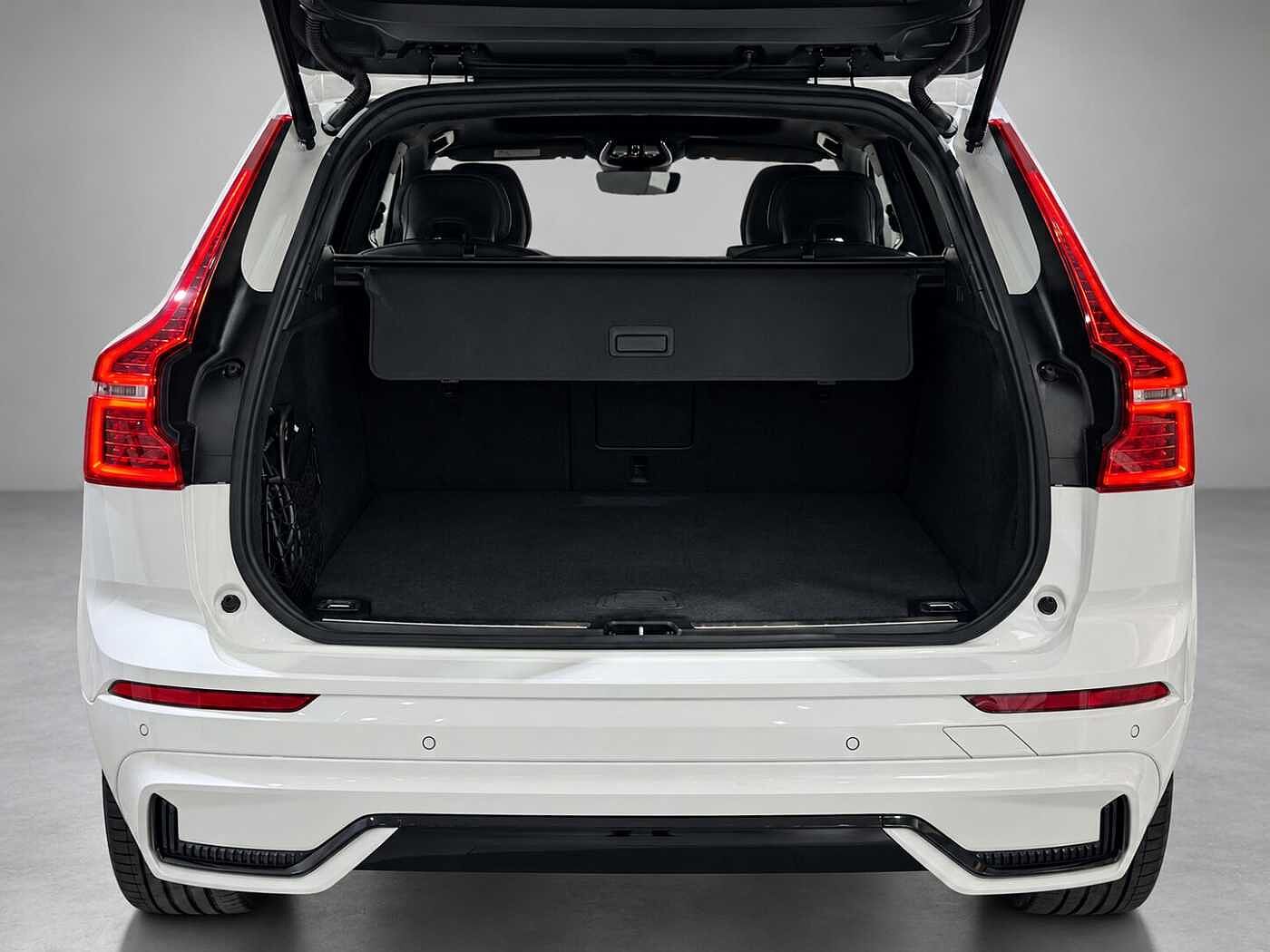 Volvo XC60 Ultra, T8 AWD Plug-in hybrid, Electric/Petrol, Dark