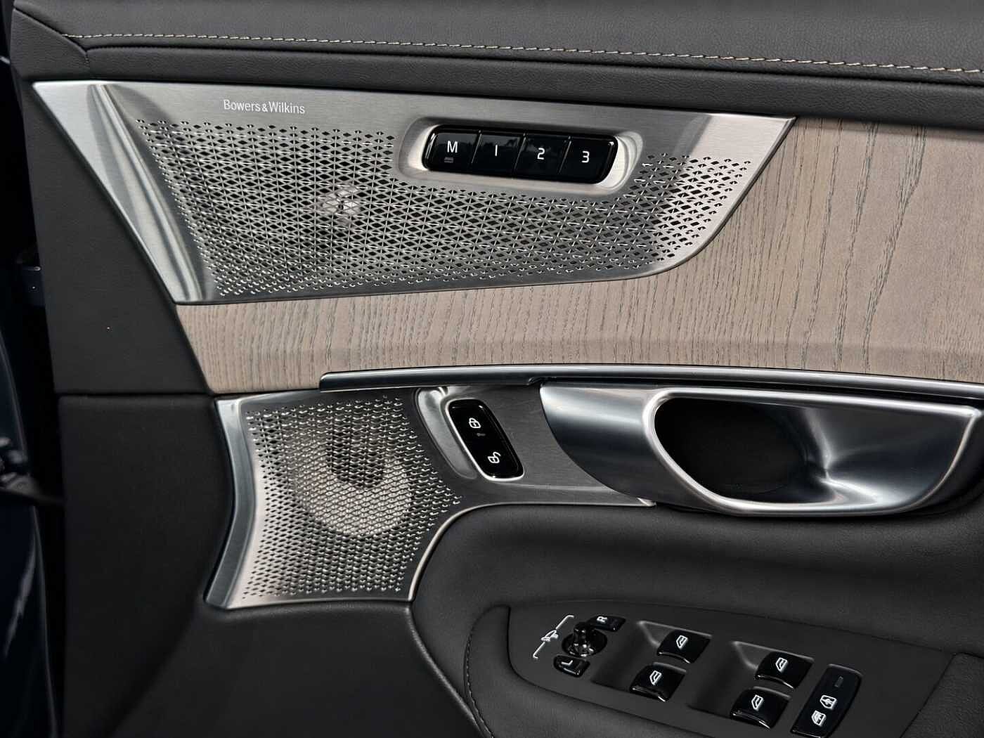 Volvo XC90 Ultra, T8 AWD Plug-in hybrid, Electric/Petrol, Bright, 7 Seats