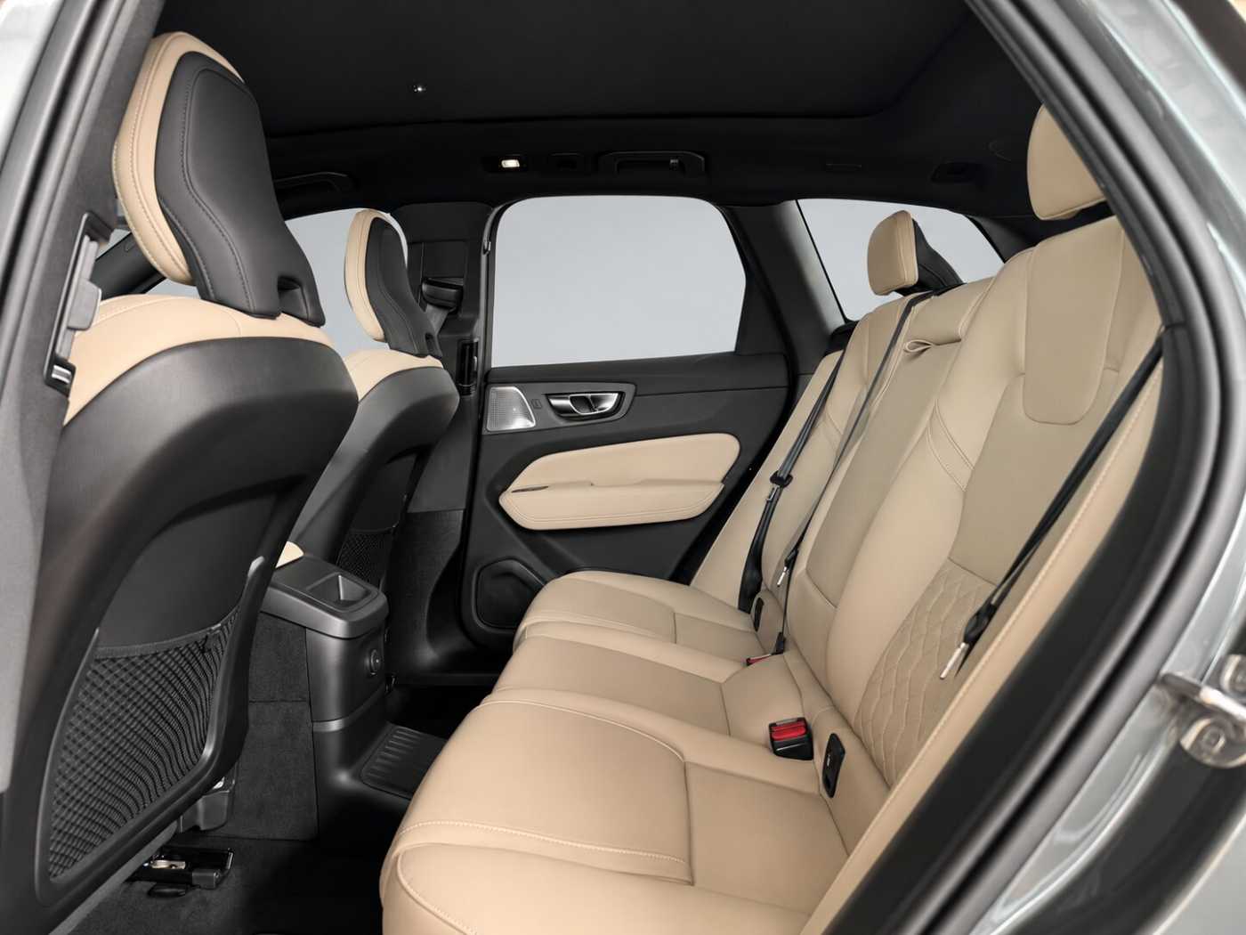 Volvo XC60 Ultra, T8 AWD Plug-in hybrid, Electric/Petrol, Dark