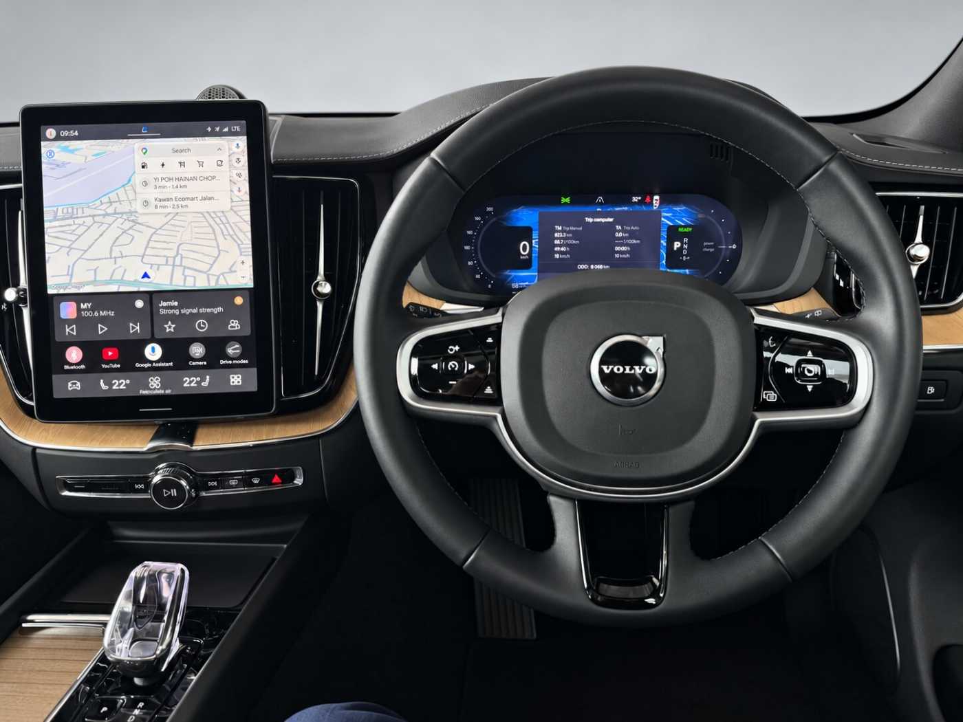 Volvo XC60 Ultra, T8 AWD Plug-in hybrid, Electric/Petrol, Dark
