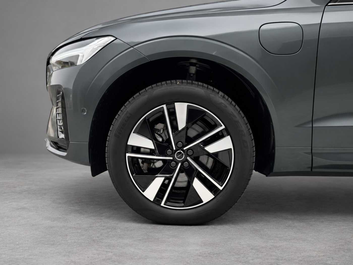Volvo XC60 Ultra, T8 AWD Plug-in hybrid, Electric/Petrol, Dark