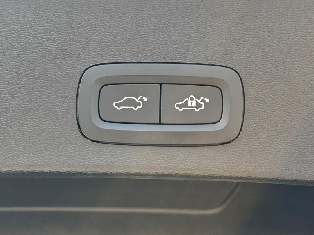 Volvo  XC40 Ultimate, B5 , Petrol, Dark