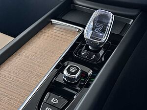 Volvo XC60 Ultra, T8 AWD Plug-in hybrid, Electric/Petrol, Dark